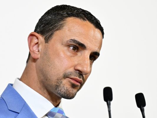 Haijawi-Pirchner zieht sich aus der ersten Reihe zurück Haijawi-Pirchner zieht sich aus der ersten Reihe zurück