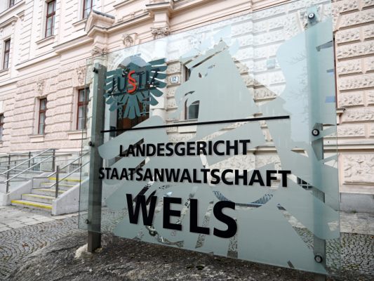 Dem Angeklagten drohen ein bis zehn Jahre Haft