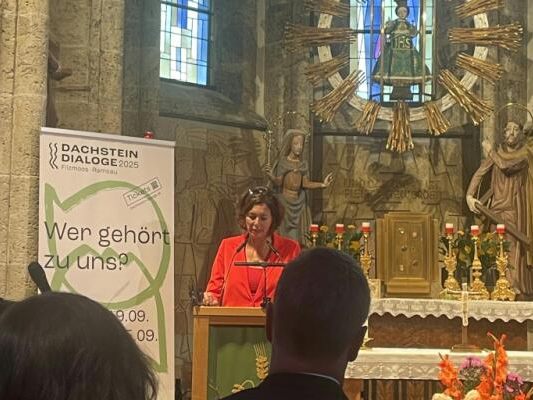 Eva Menasse bei ihrer Eröffnungsrede Eva Menasse bei ihrer Eröffnungsrede