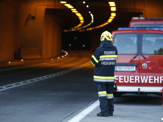 Bosrucktunnel-auf-A9-nach-Pkw-Brand-gesperrt
