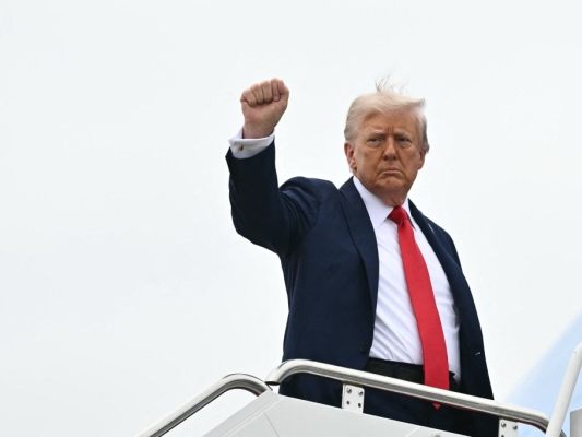 Trump vor seinem Abflug nach Arizona