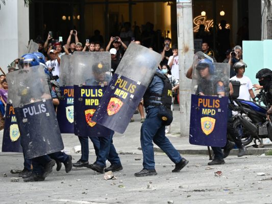 Polizei meldet zahlreiche Festnahmen bei Protesten Polizei meldet zahlreiche Festnahmen bei Protesten