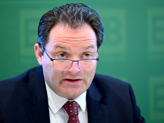 Totschnig sucht nach Maßnahmen gegen Brände durch Akkus und Batterien