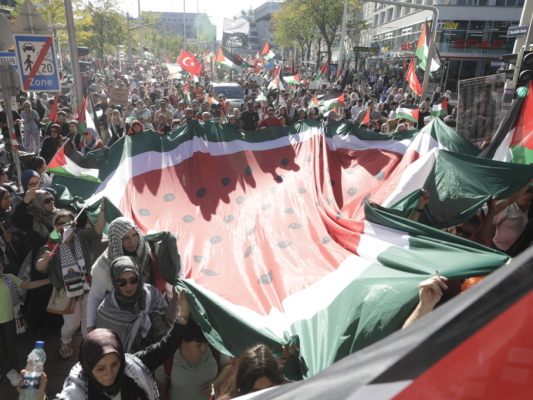 Pro-Palästina Aktivisten kaperten Demo in Wien