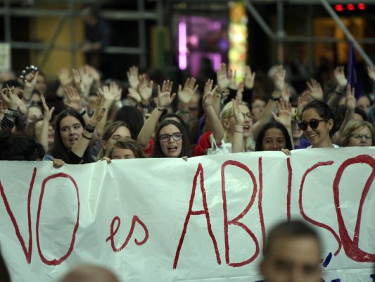 "No es abuso, es violación": "La Manada"-Proteste in Madrid