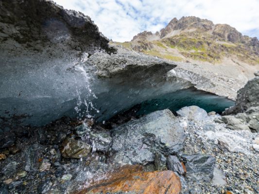 Massiv tauende Restgletscher zeigen hiesige Erwärmung an