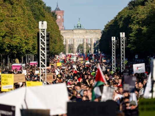 Berlin-50-000-Demonstranten-gegen-Israels-Vorgehen-in-Gaza
