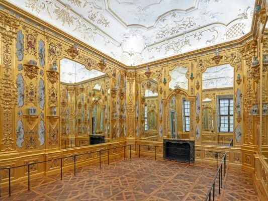 Goldkabinett-im-Unteren-Belvedere-erstrahlt-in-neuem-Glanz