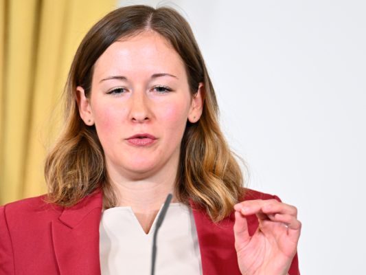 Plakolm mit neuen Regeln für Ukrainer