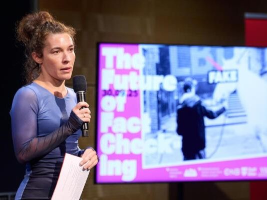 APA-Chefredakteurin Maria Scholl eröffnete das Faktencheck-Event