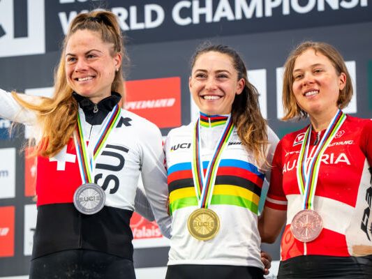 Mona Mitterwallner (rechts) freute sich über Bronze Mona Mitterwallner (rechts) freute sich über Bronze