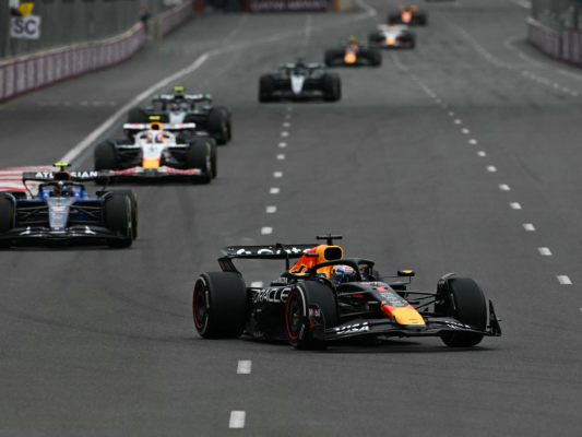 Verstappen fuhr der Konkurrenz davon
