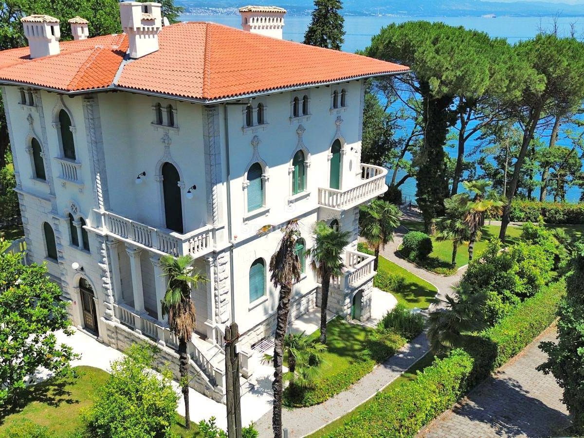 OPATIJA, renovierte österreichisch-ungarische Villa direkt am Meer
