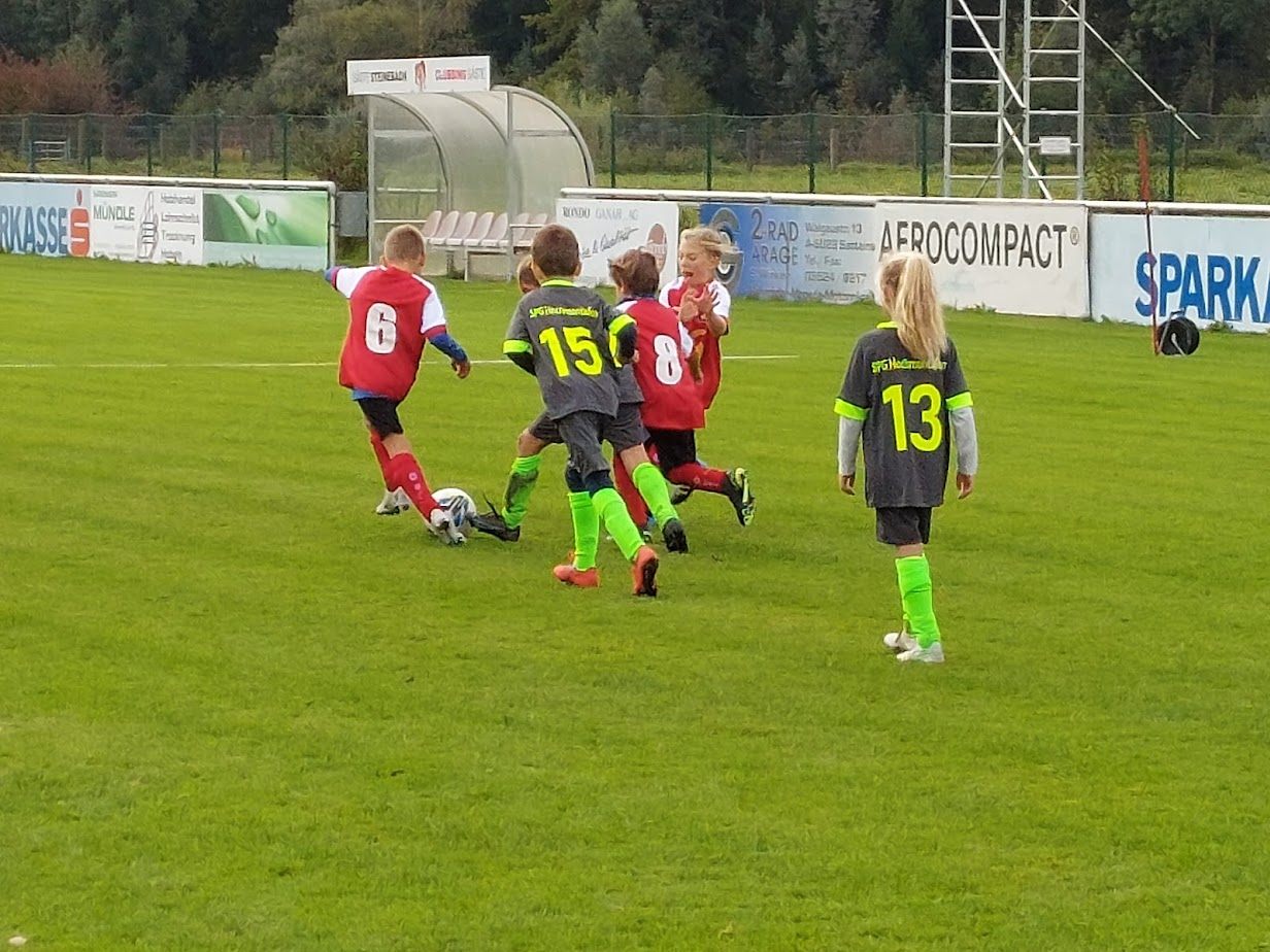 „Heimauftakt für unsere Talente: U12 und U11 starten in die neue Saison, während die Kampfmannschaften auswärts um wichtige Punkte kämpfen – unterstützt unsere Teams lautstark!“ „Heimauftakt für unsere Talente: U12 und U11 starten in die neue Saison, während die Kampfmannschaften auswärts um wichtige Punkte kämpfen – unterstützt unsere Teams lautstark!“