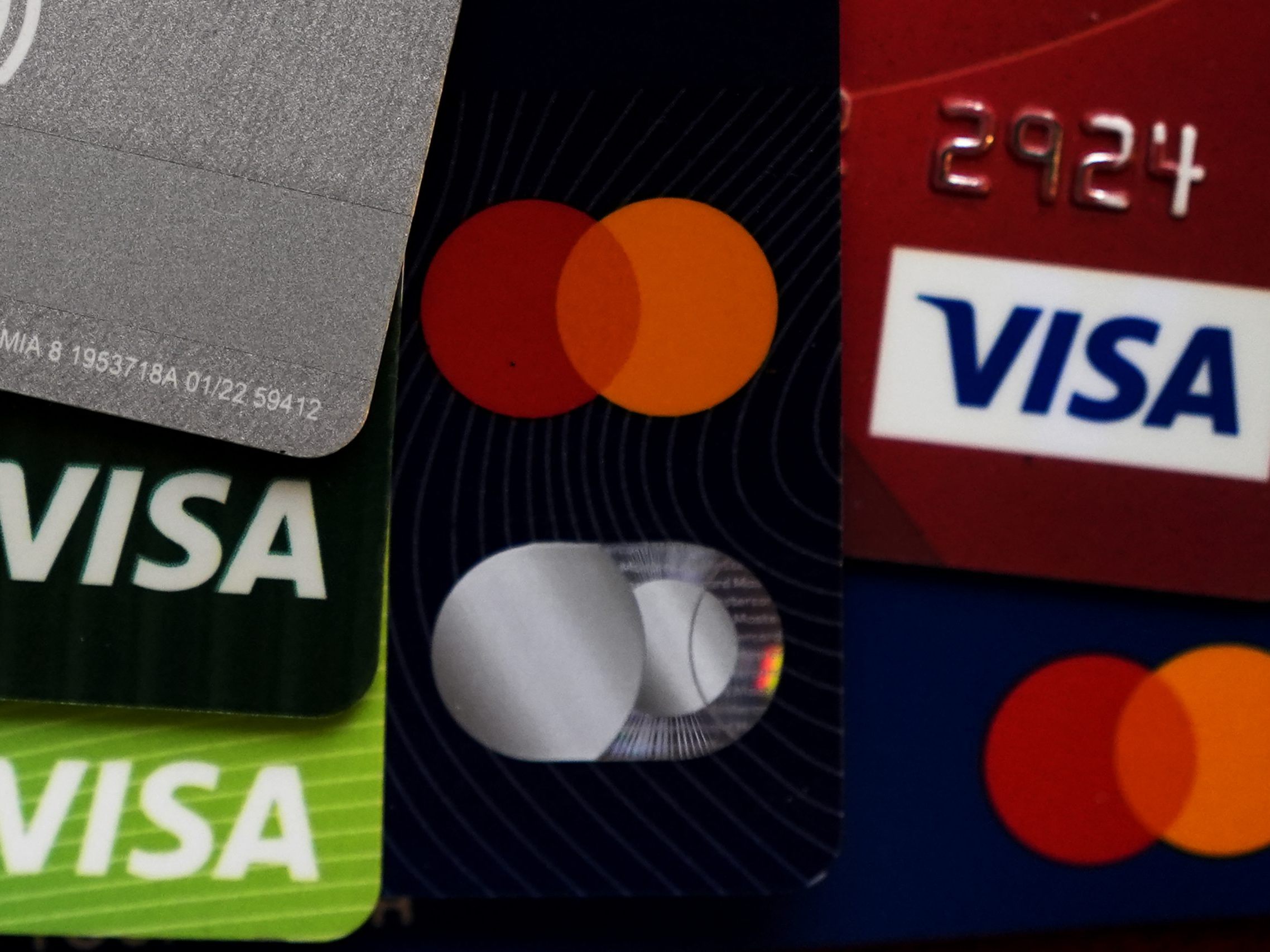 Mit 31. Dezember 2025 verlieren Kreditkarten von Bank Austria, Raiffeisen und Card Complete ihre Gültigkeit. Mit 31. Dezember 2025 verlieren Kreditkarten von Bank Austria, Raiffeisen und Card Complete ihre Gültigkeit.