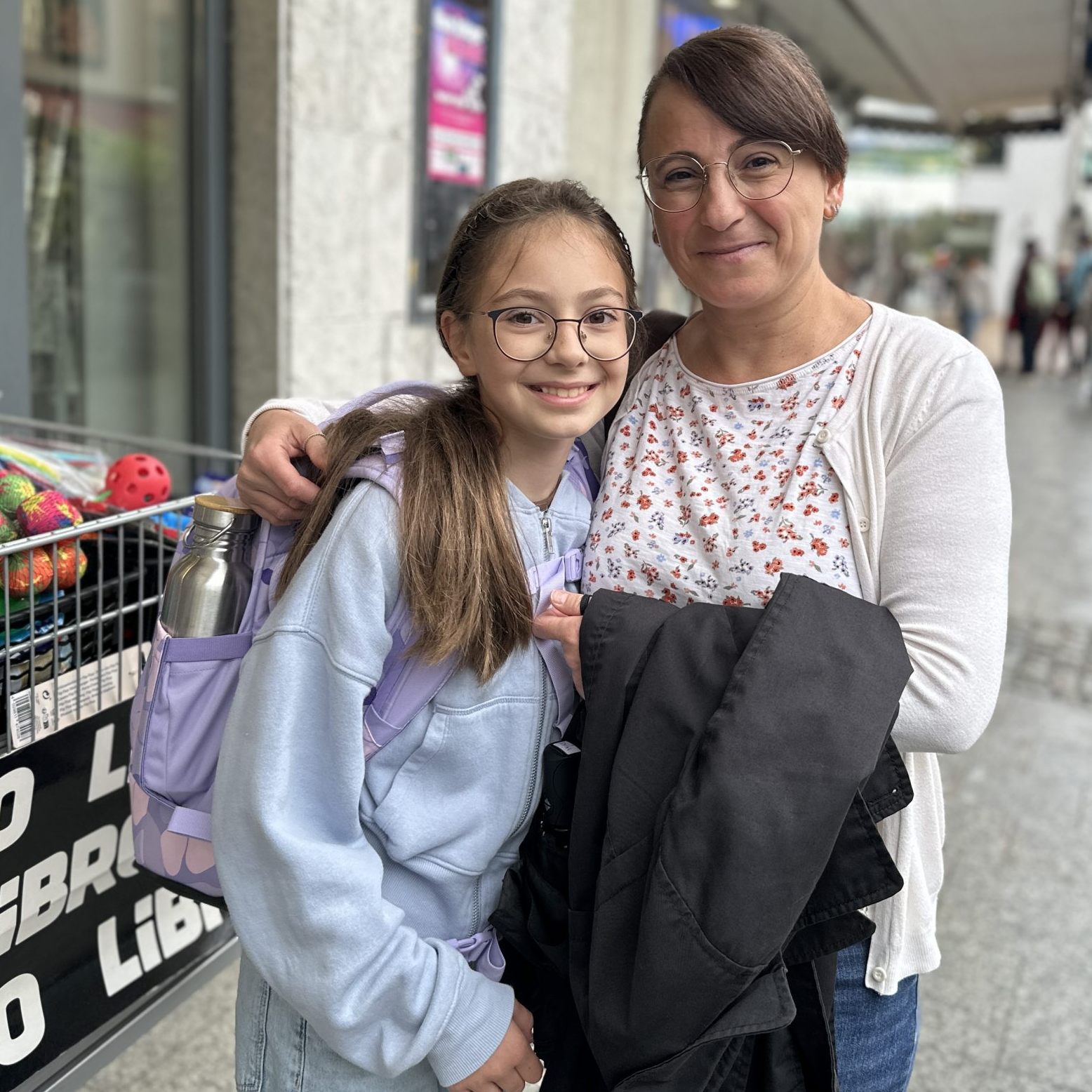 Wie organsieren Eltern wie Sennur Senel den Schulbeginn?