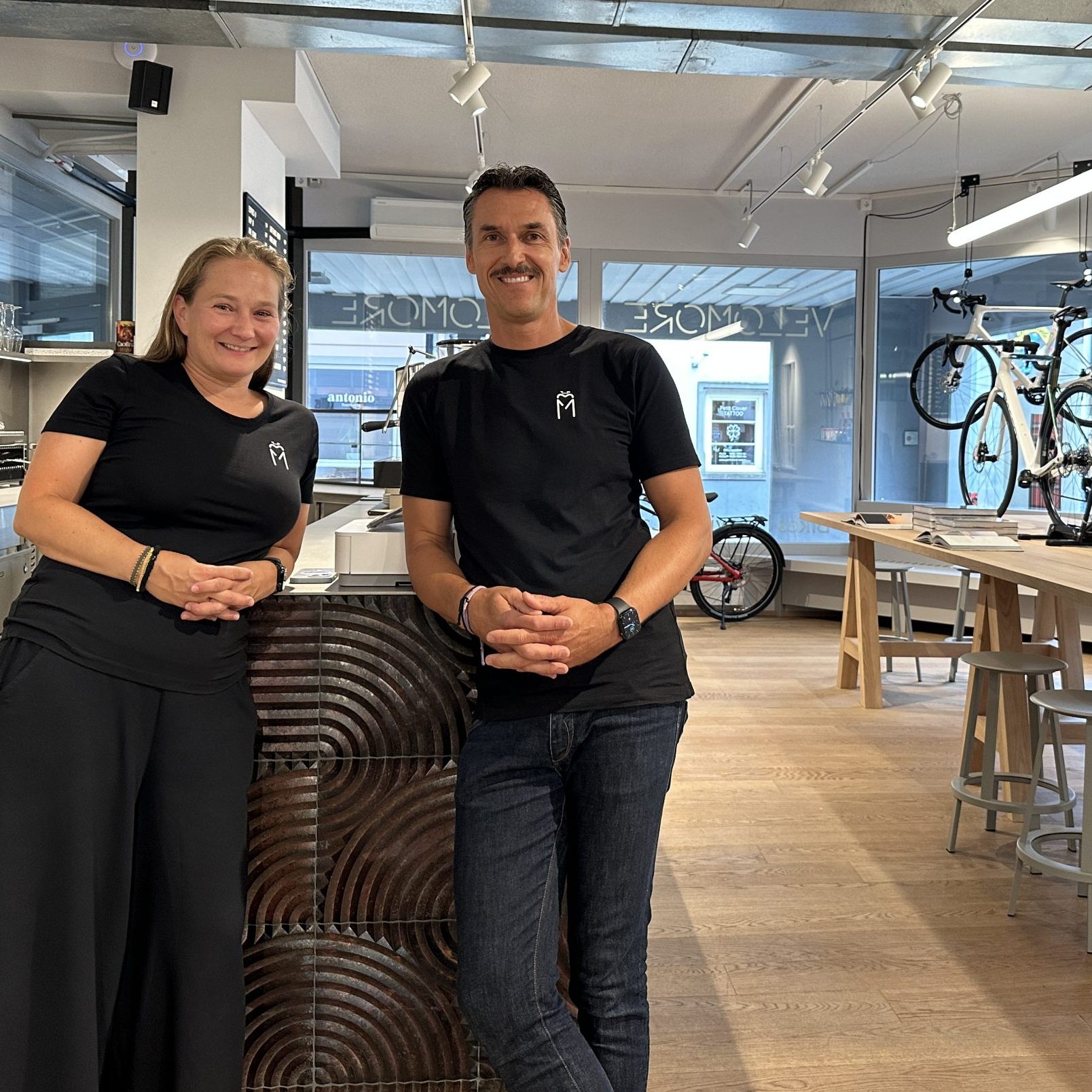 Steffi und Carsten Schröder in neuen Geschäft.