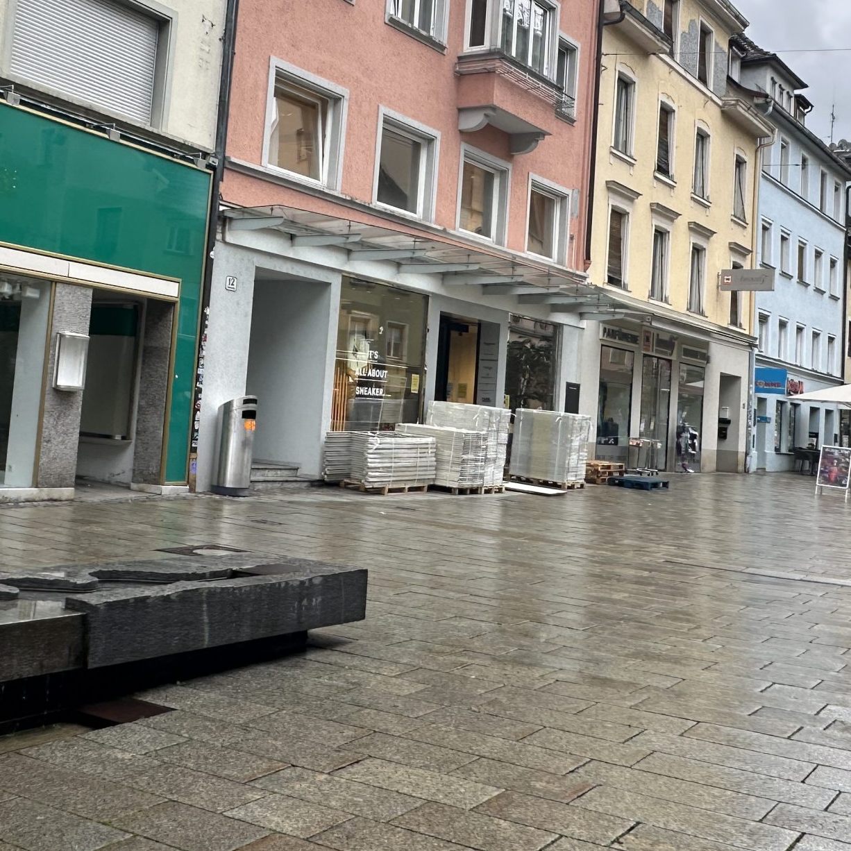 Umbruch in der Kaiserstraße. Auch ein weiteres Geschäft hat geschlossen.