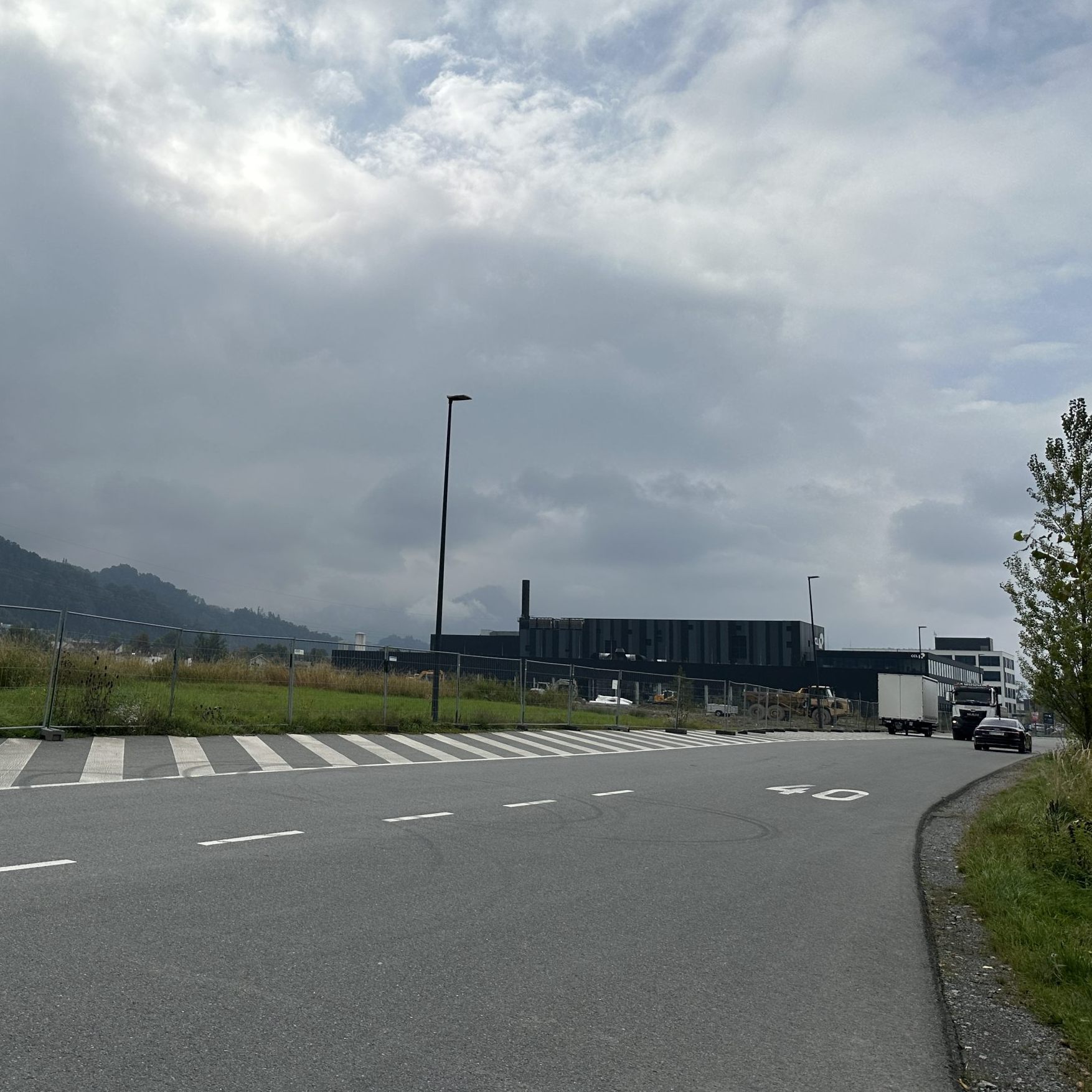 Was passiert mit dem Grundstück, an dem Amazon Interesse zeigte?