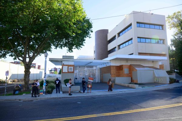 US-TRUMP-AUTHORIZES-MILITARY-FORCE-TO-QUASH-PORTLAND-ANTI-ICE-PR