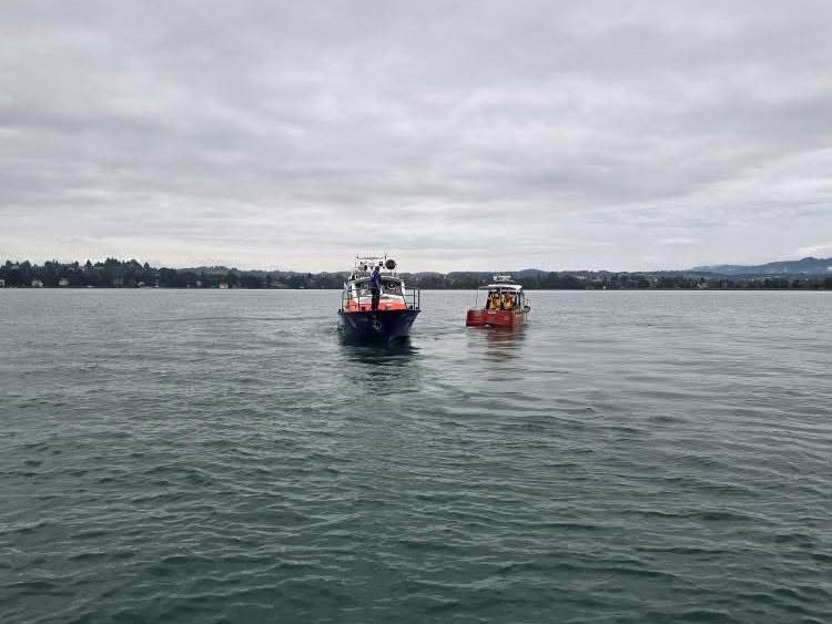 Eine leblose Frau wurde aus dem Bodensee bei Lindau geborgen.