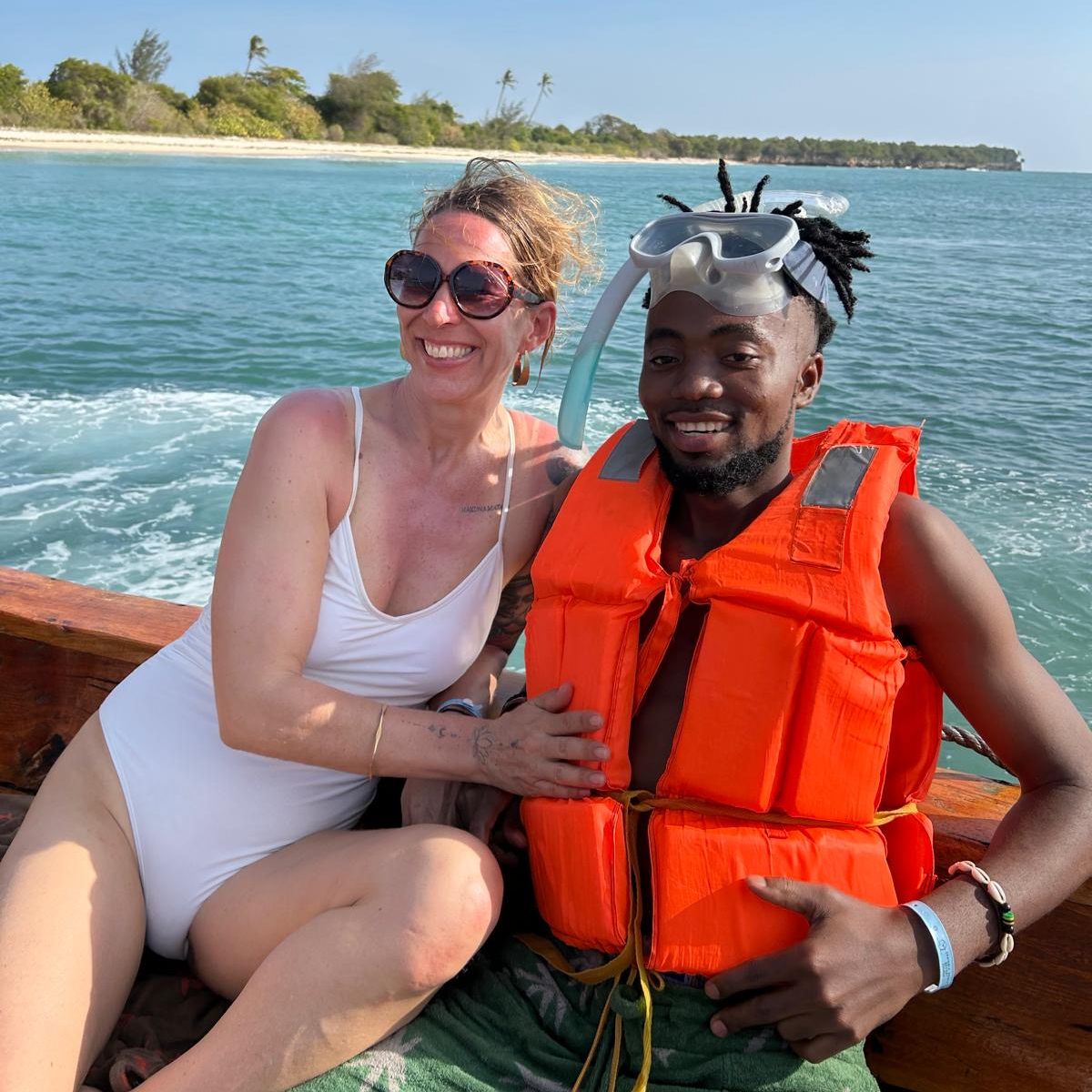 Sara datete ihren Eizack vor laufender Kamera.