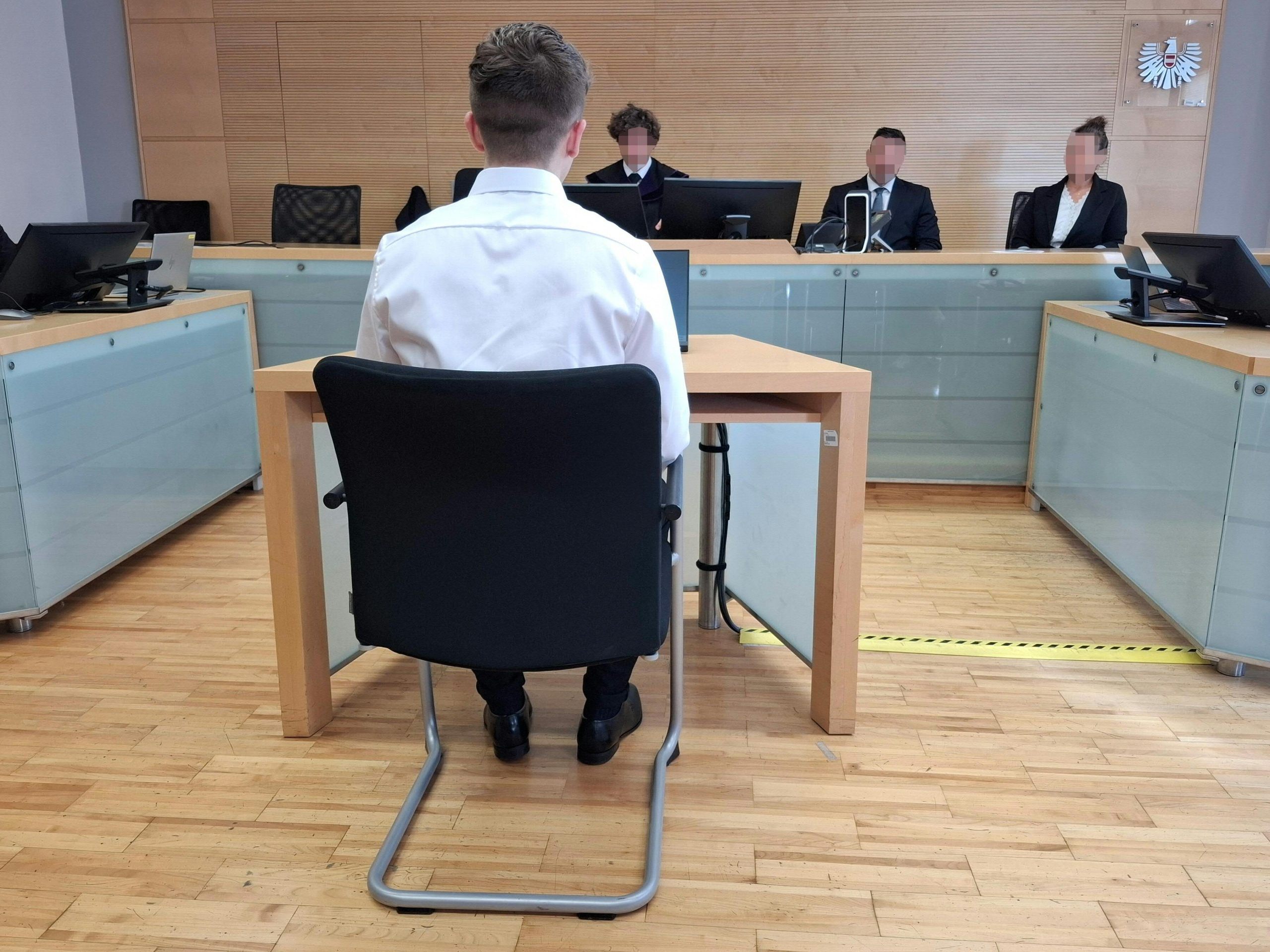 PROZESS GEGEN 23-JÄHRIGEN WEGEN BANKÜBERFALLS