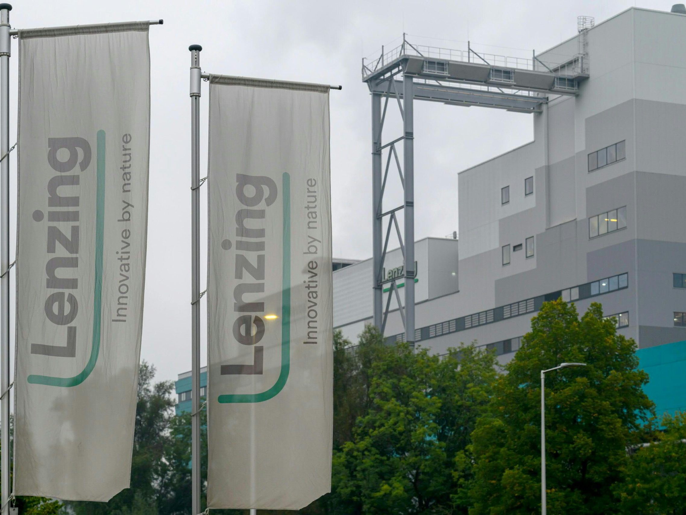 Mit dem Jobabbau erwartet Lenzing Einsparungen in Millionen-Höhe. Mit dem Jobabbau erwartet Lenzing Einsparungen in Millionen-Höhe.