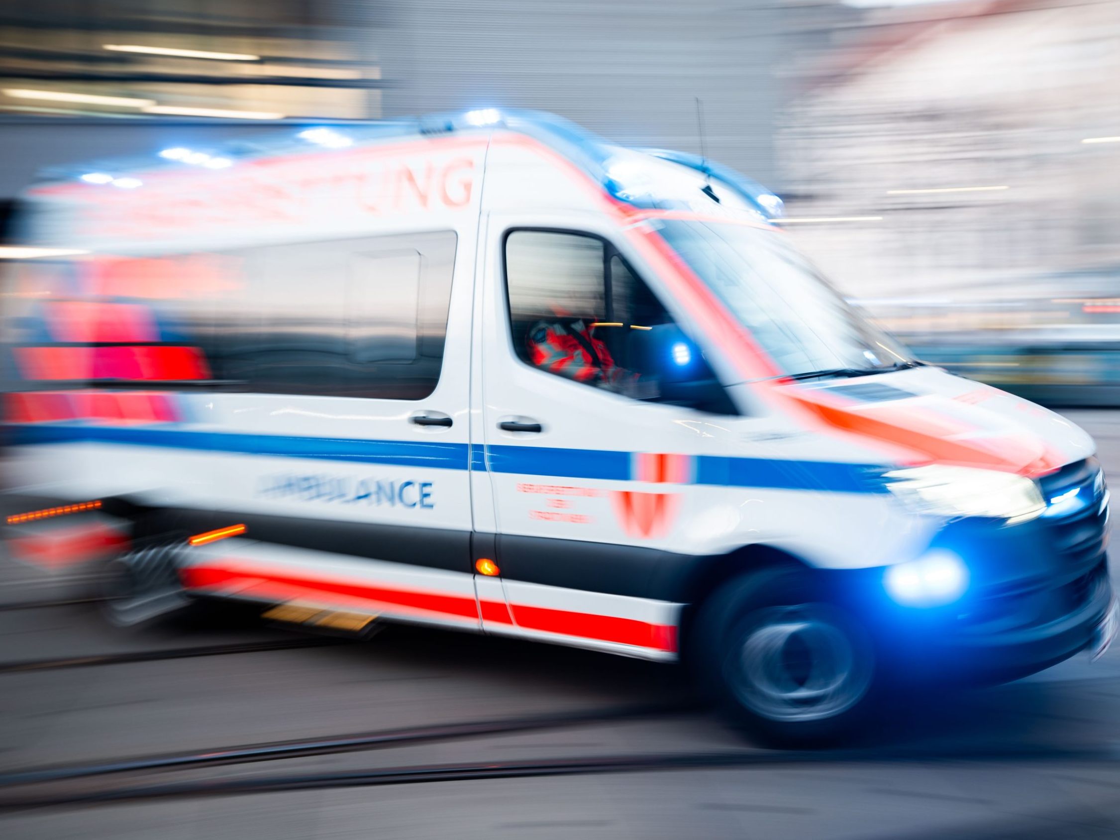 Die Berufsrettung versorgte den Radfahrer.