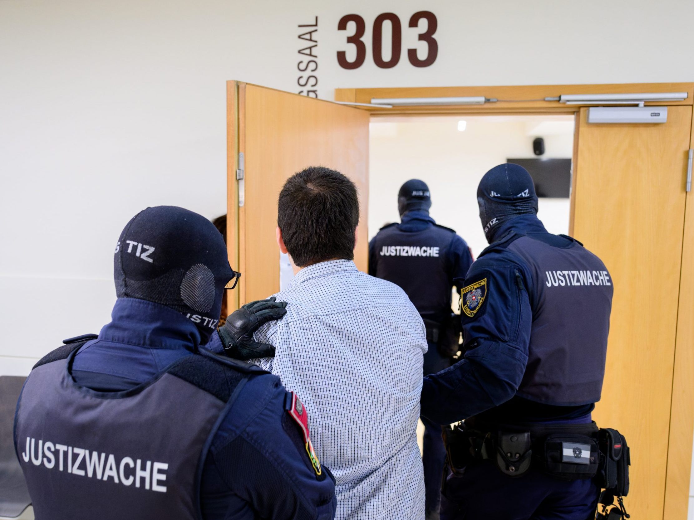 Terror-Prozesses gegen einen Jugendlichen der sich nach einem beabsichtigtem Attentat am Wiener Hauptbahnhof wieder für IS betätigt hat.