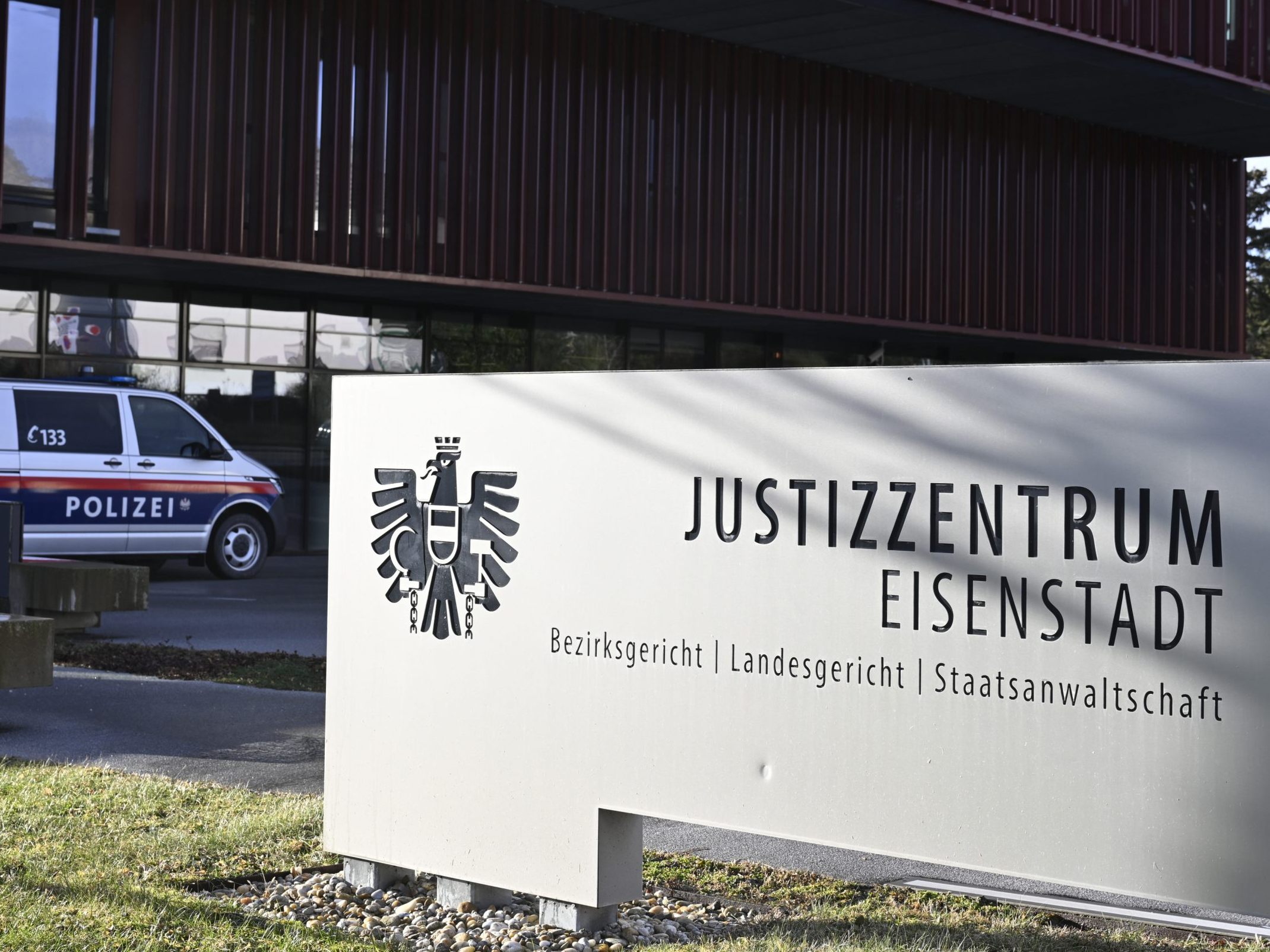 Vor Gericht bekannte der Mann sich schuldig. Vor Gericht bekannte der Mann sich schuldig.