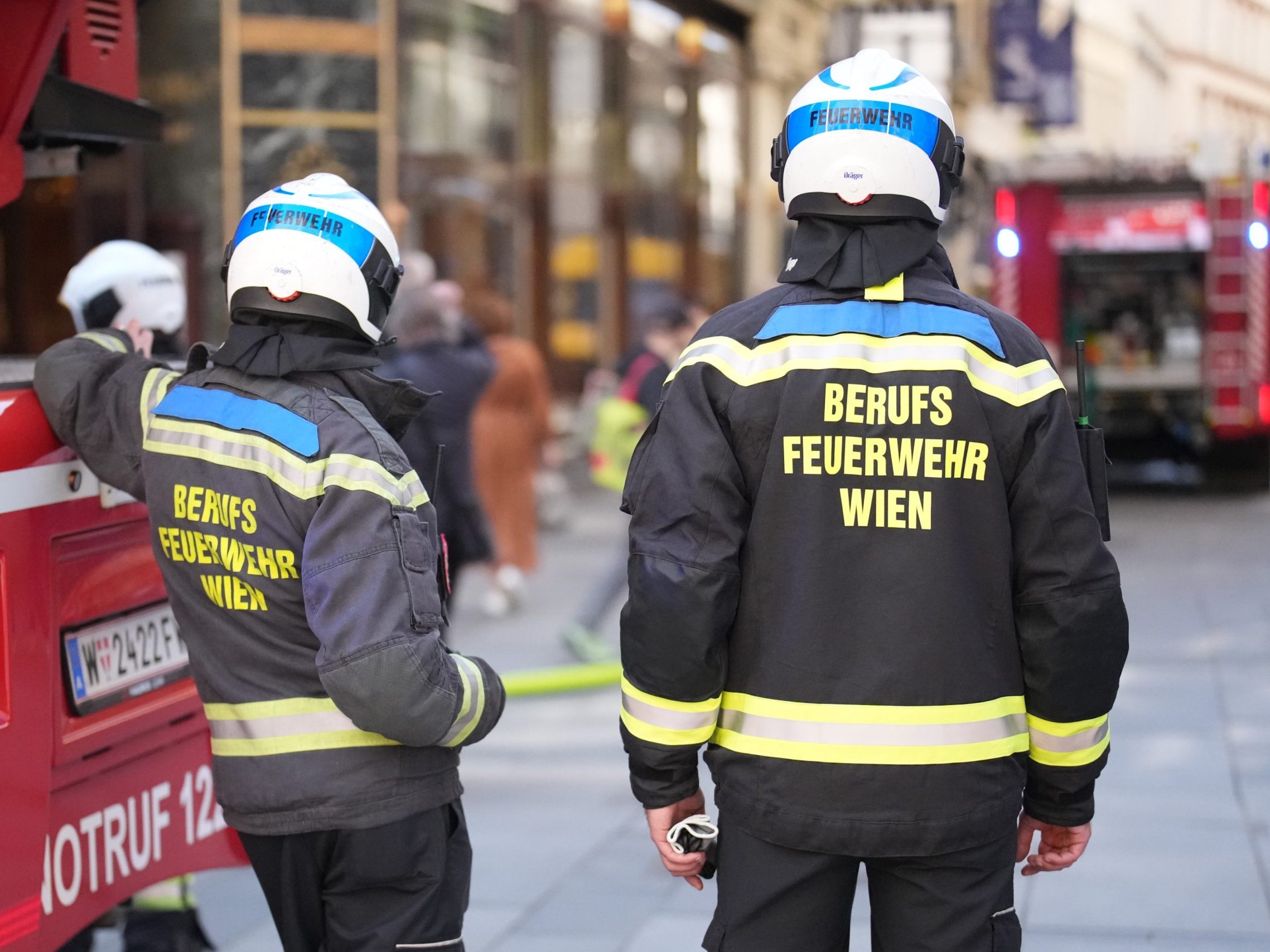 Nachbarn-retteten-59-J-hrige-aus-Brandwohnung-in-Wien-Penzing
