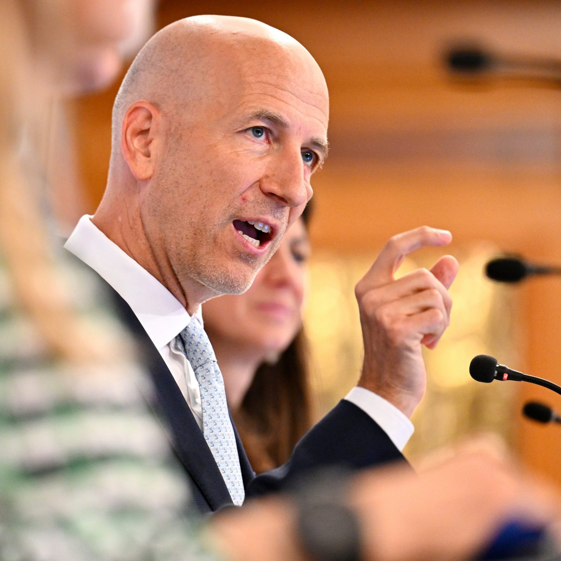 Die OeNB sagt ein leichtes Wirtschaftswachstum voraus.