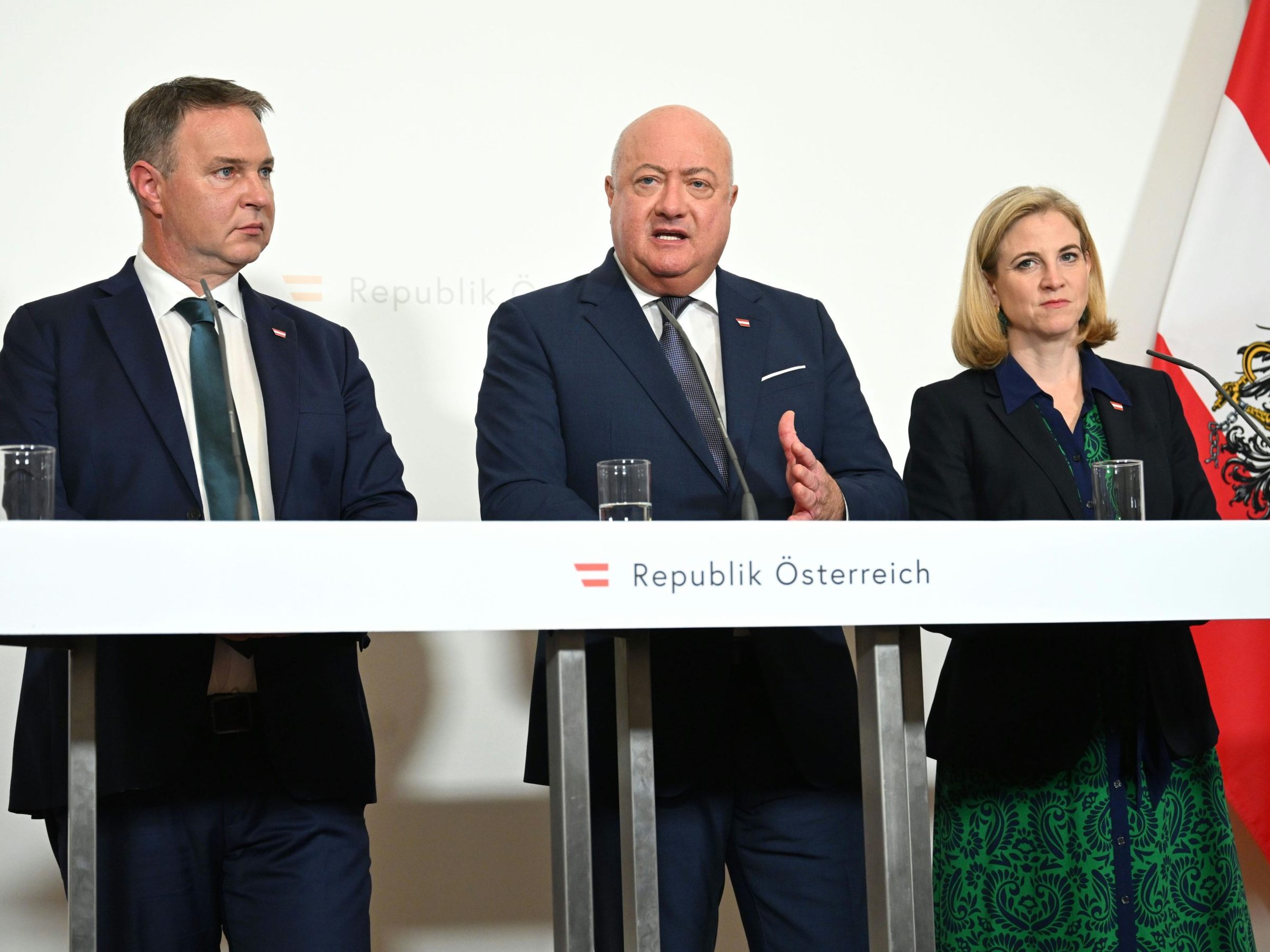 Die Regierung beschloss eine Nachfolgeregelung zu Familienleistungen für Ukrainer. Die Regierung beschloss eine Nachfolgeregelung zu Familienleistungen für Ukrainer.