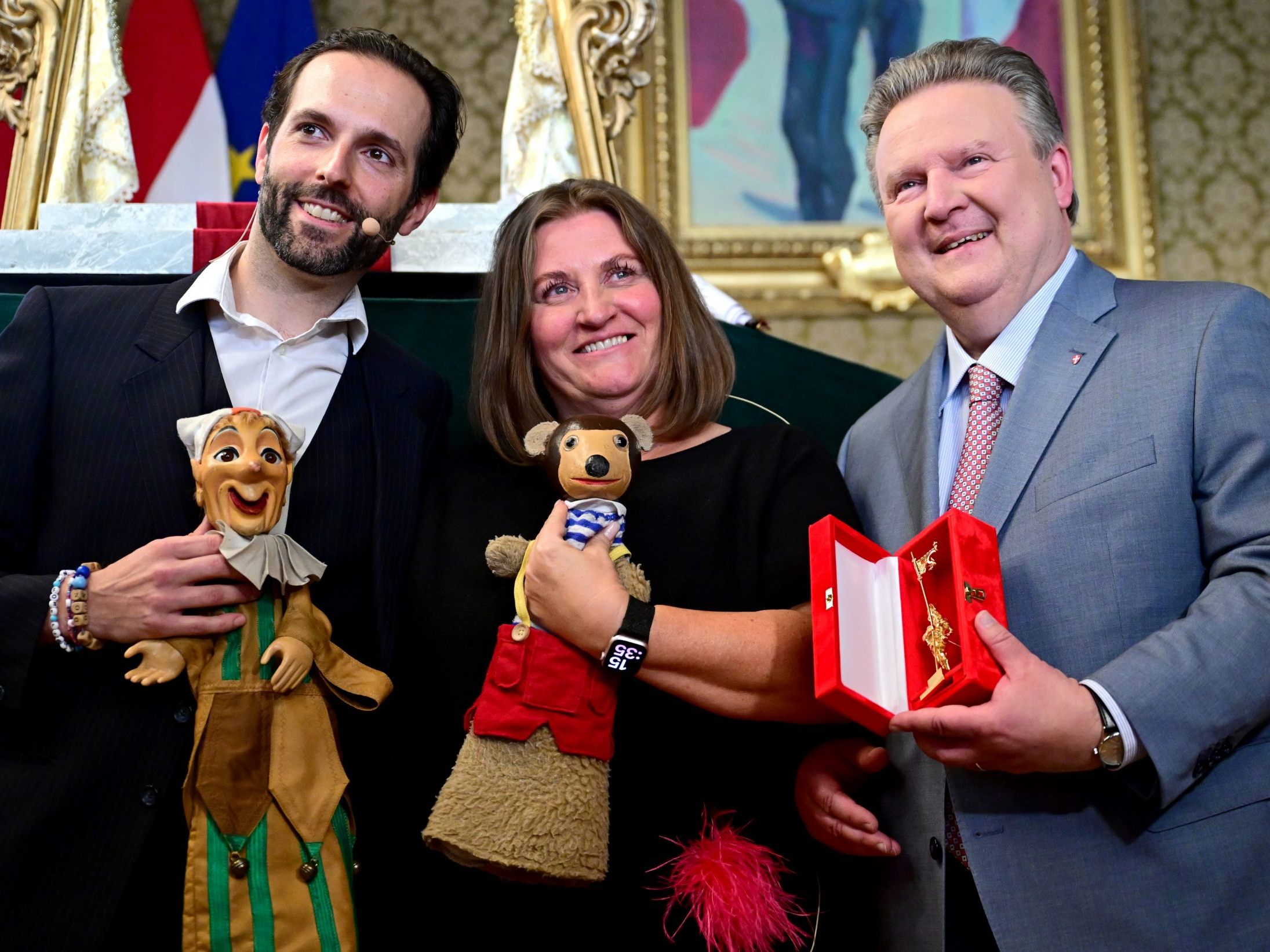 kasperl-and-pezi-received-the-quot-golden-rathausmann-quot