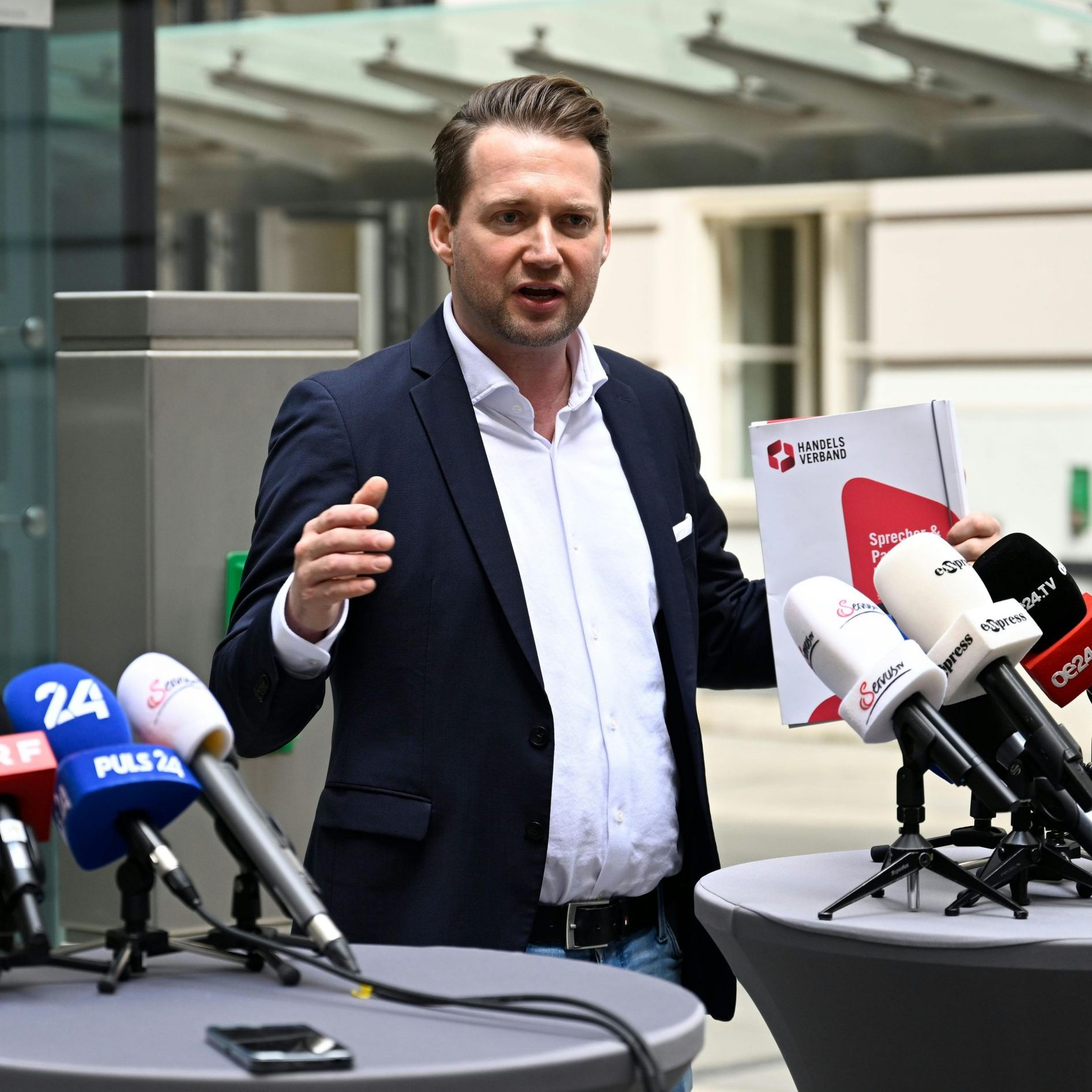 Die Umsätze im Handel sind inflationsbereinigt 4 Prozent unter 2019.