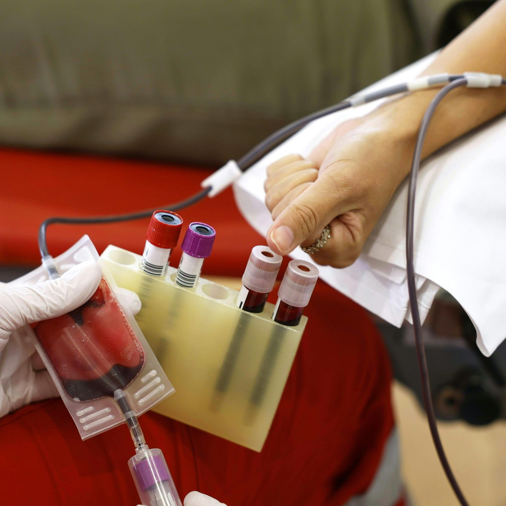 Dringender Aufruf zum Blutspenden vom Roten Kreuz.