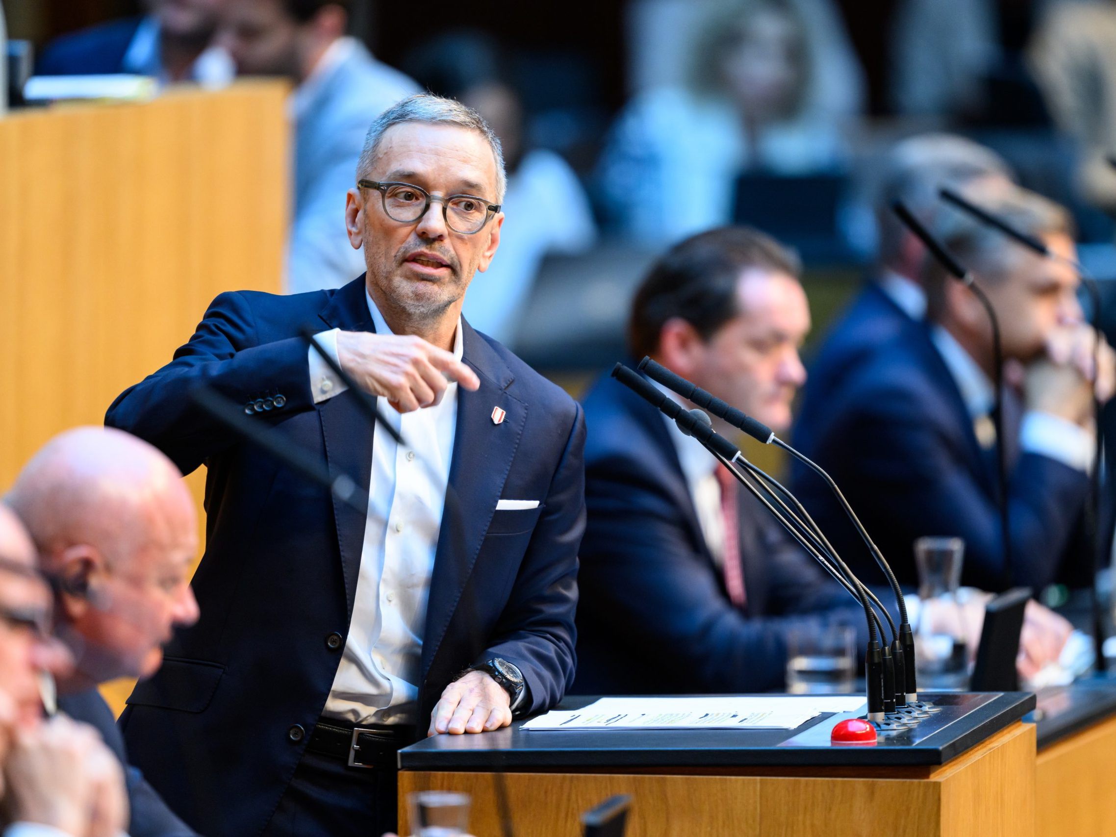 Herbert Kickl wird am FPÖ-Parteitag in Salzburg als Obmann bestätigt.