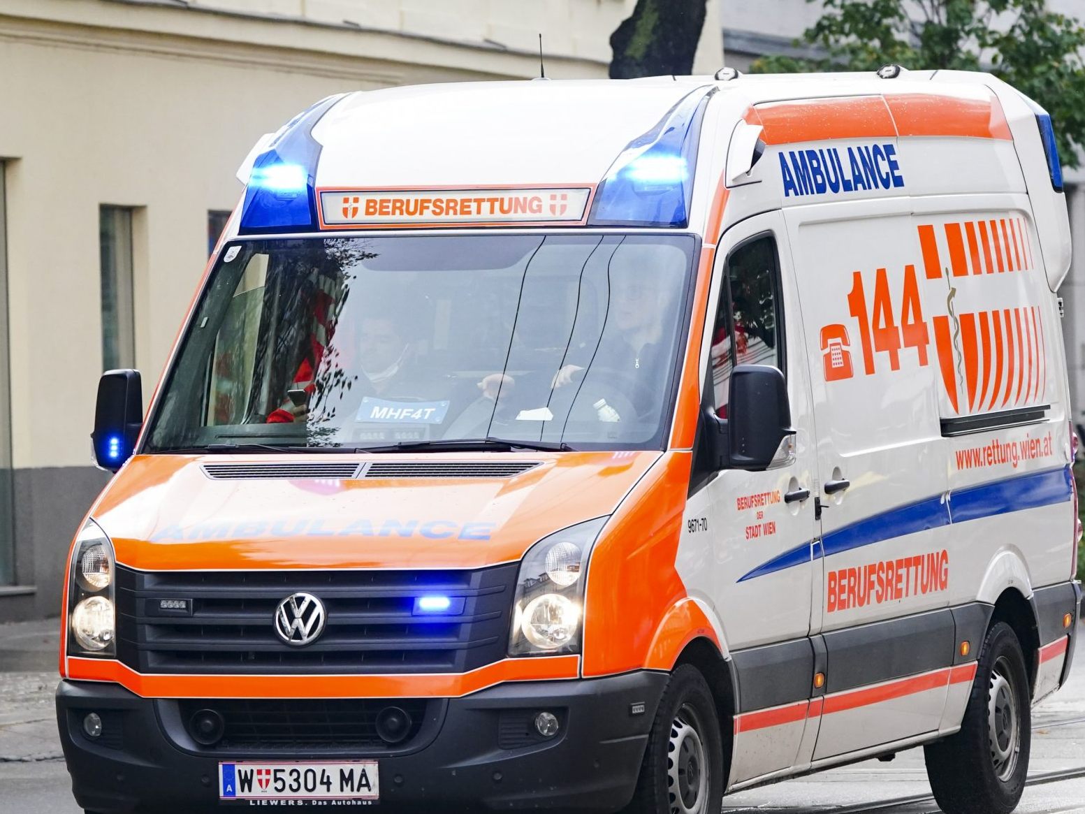 Schwerverletzte-bei-Verkehrsunfall-in-Wien-Donaustadt