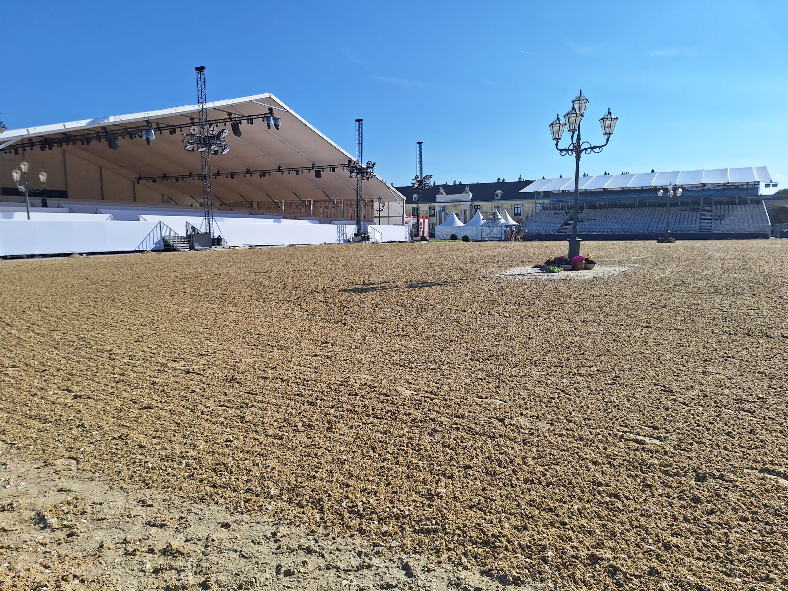 Countdown-f-r-Pferdesport-Event-vor-Wiener-Schloss-Sch-nbrunn-l-uft