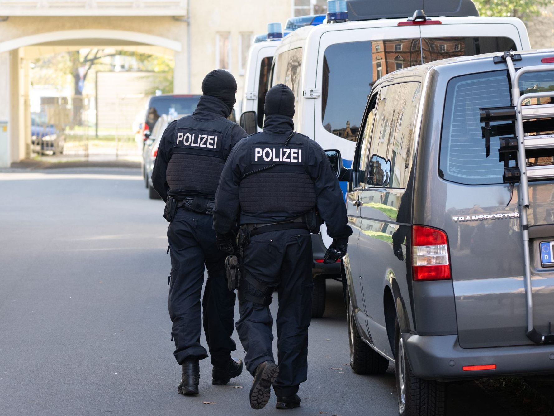 Neonazi-Zelle im Visier: Razzien in drei Bundesländern