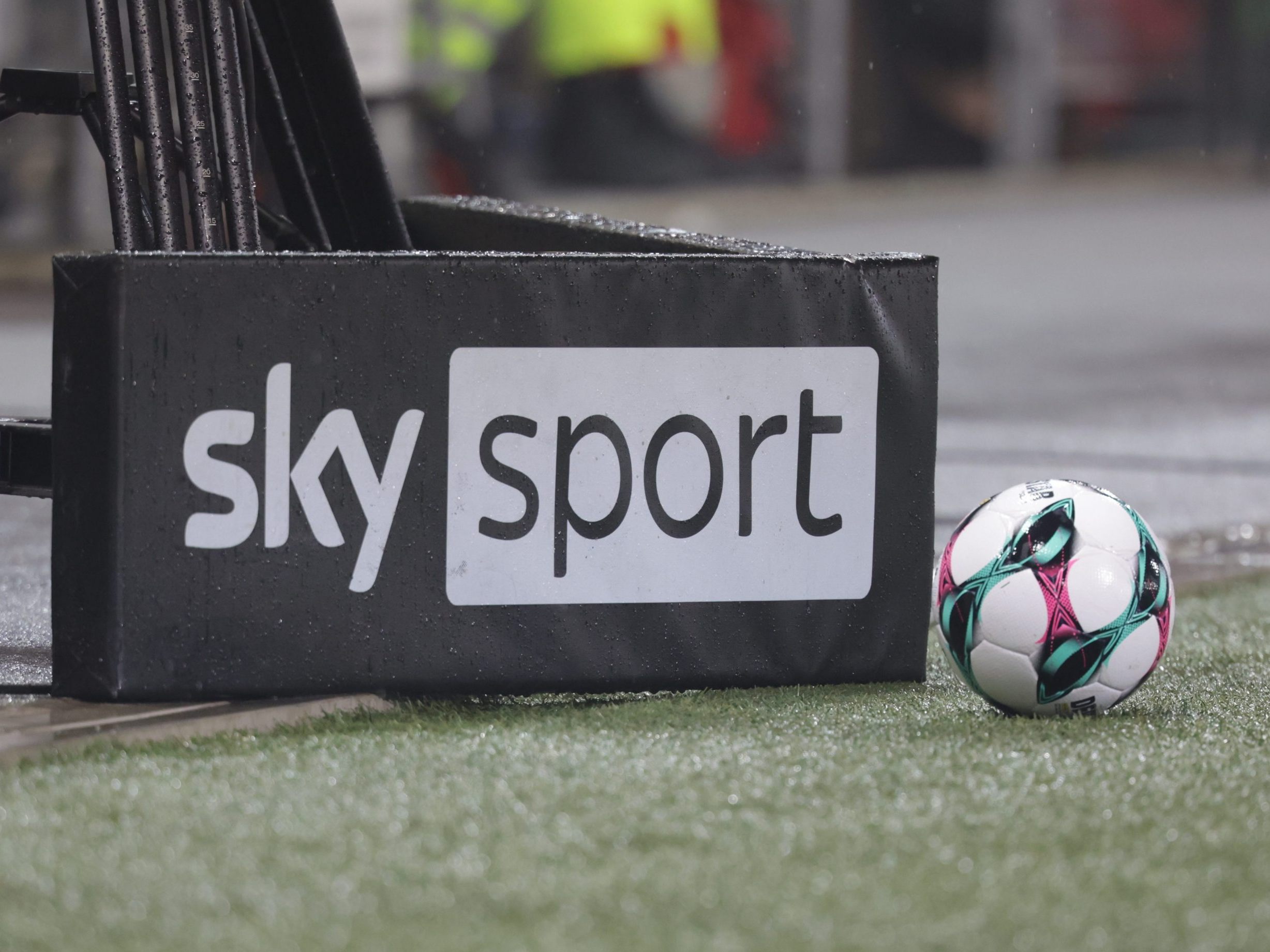 Fußball-Bundesliga einigt sich mit Sky – weniger Geld, aber mehr Planungssicherheit Wenn du Varianten mit anderem Foku Fußball-Bundesliga einigt sich mit Sky – weniger Geld, aber mehr Planungssicherheit Wenn du Varianten mit anderem Foku