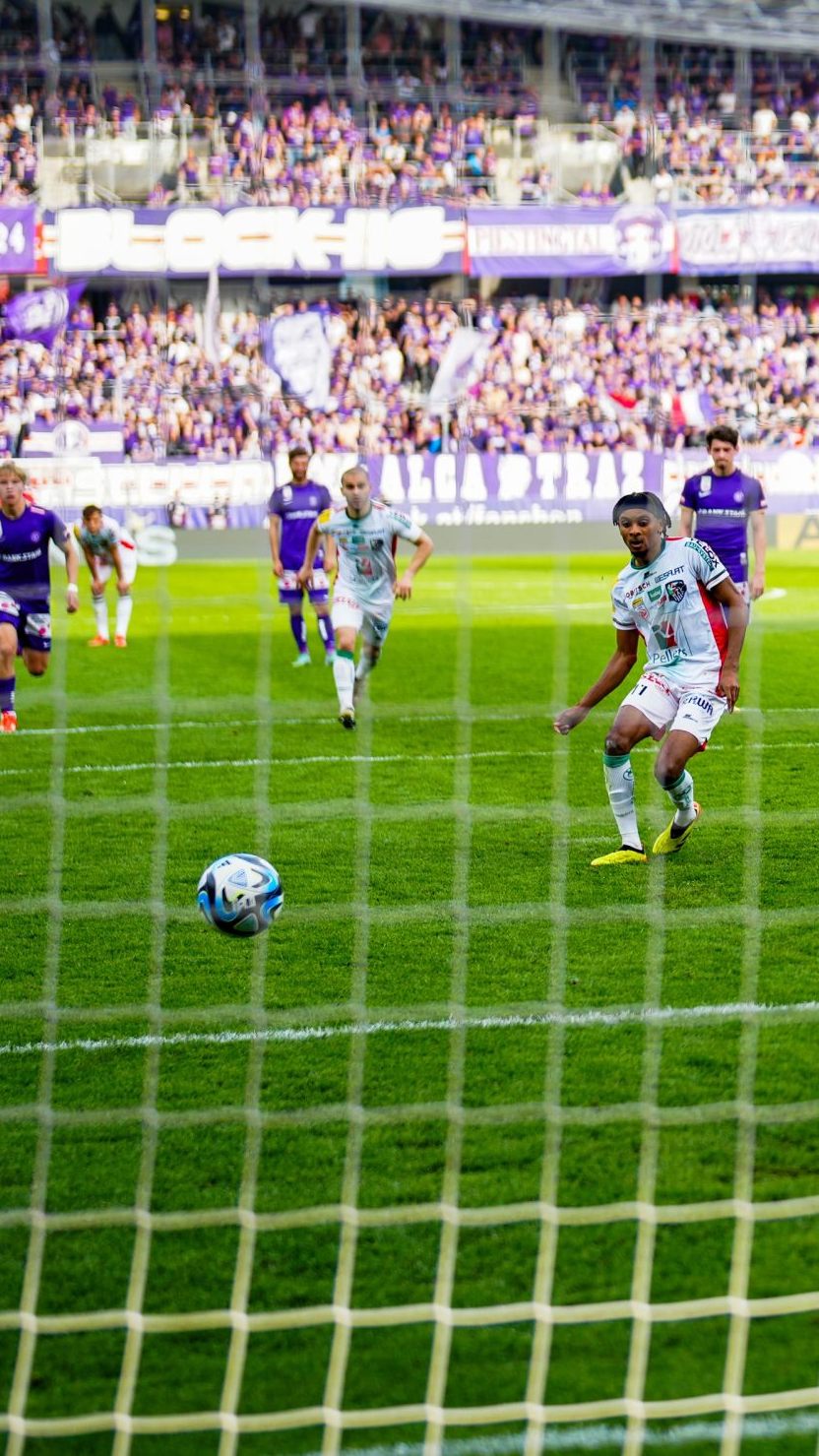 Ein Schuss - und Schluss. In Zukunft soll es keine "Startaufstellungen" mehr am Strafraum geben.