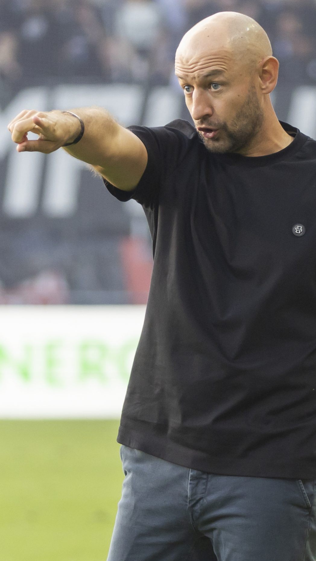 Vor der siebten Runde auf Platz neun: Die Wiener Austria und Trainer Helm (im Bild).