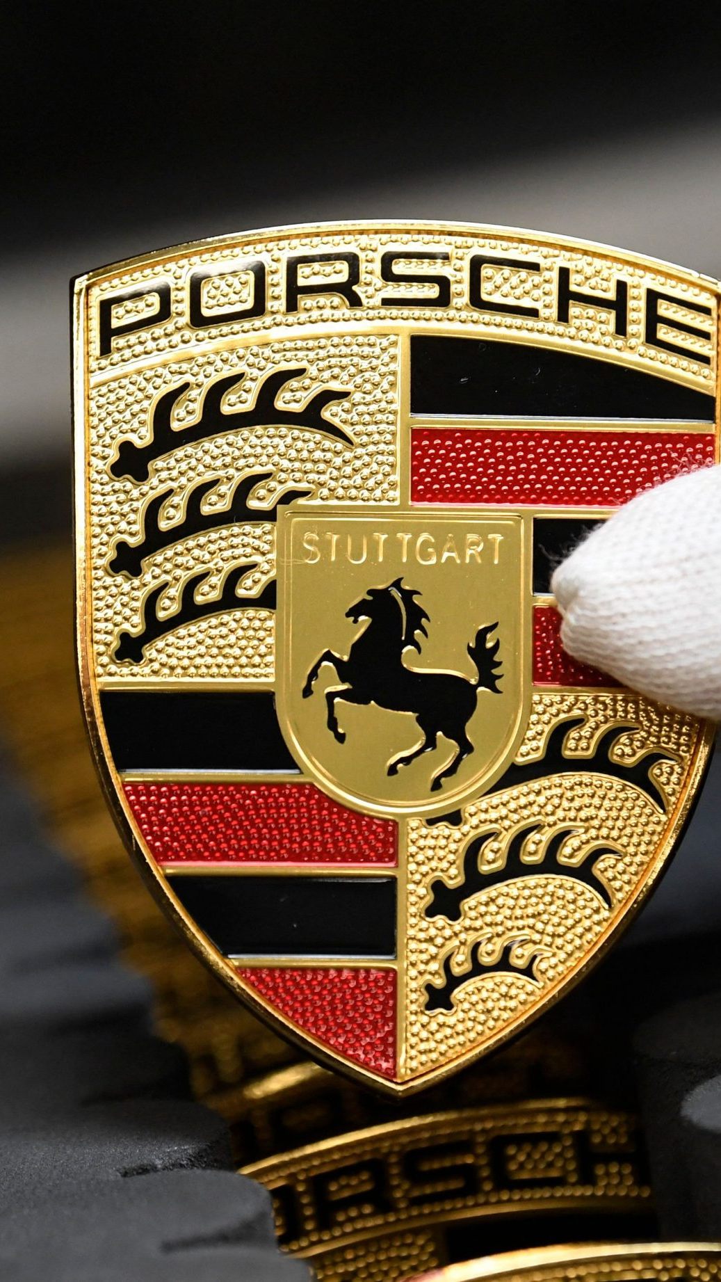 Die Porsche AG mit Sitz in Stuttgart steht vor dem möglichen Verlust ihrer Dax-Notierung.