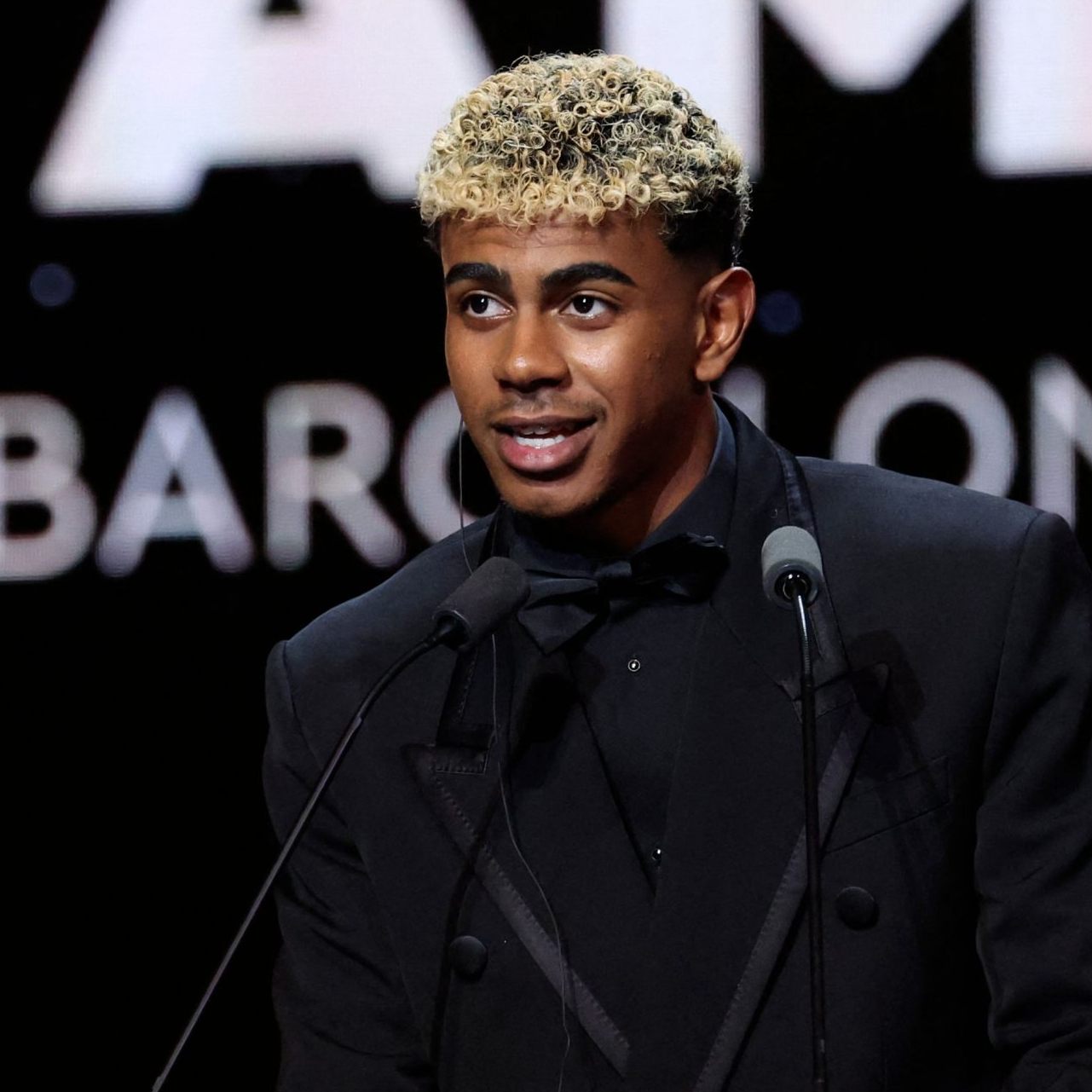 Lamine Yamal wurde am Montag als bester Nachwuchsspieler ausgezeichnet.