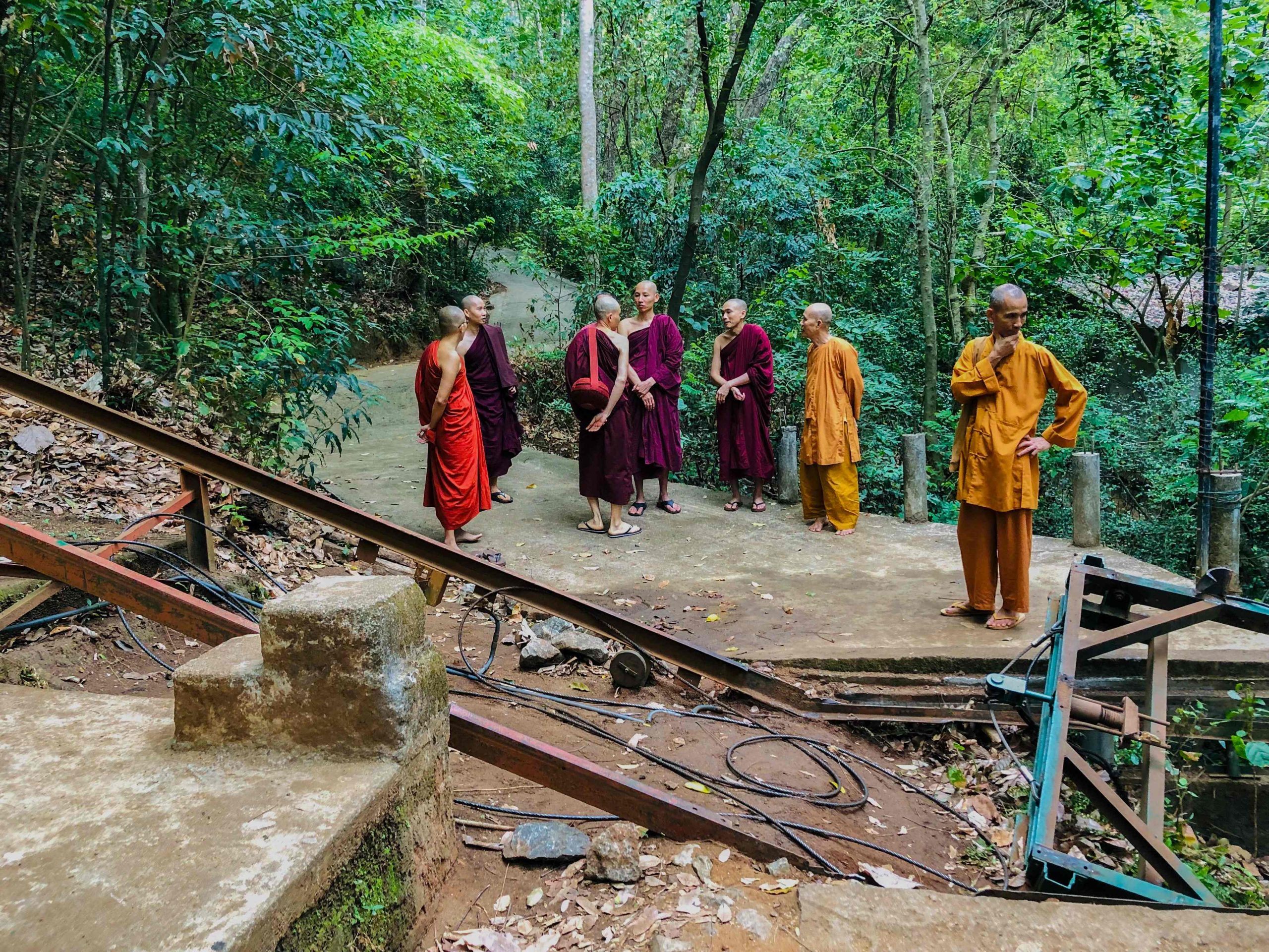 Buddhistische-M-nche-bei-Seilbahn-Ungl-ck-in-Sri-Lanka-get-tet