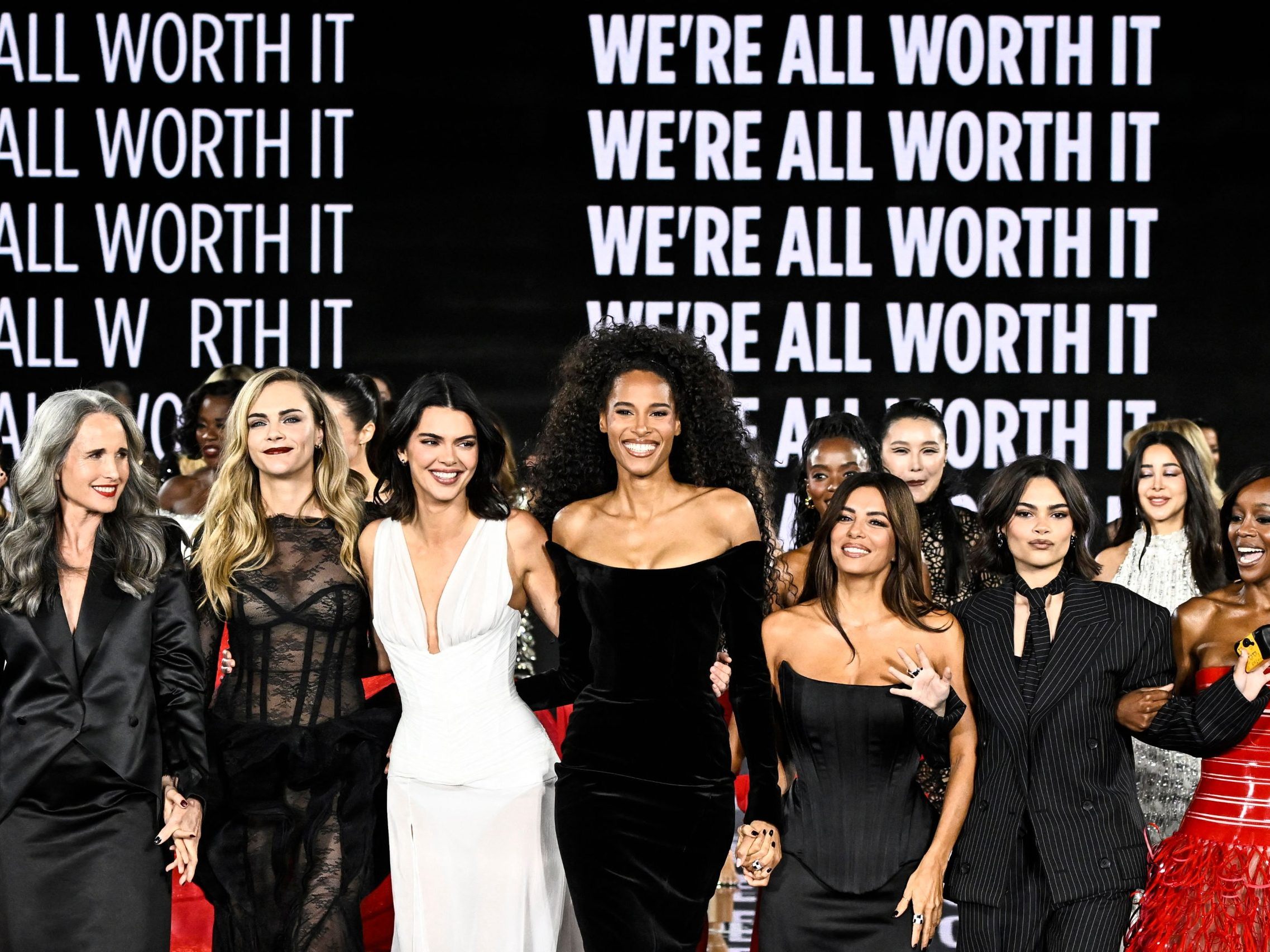 Die L'Oreal-Show bei der Pariser Fashion Week sorgte für Aufsehen.