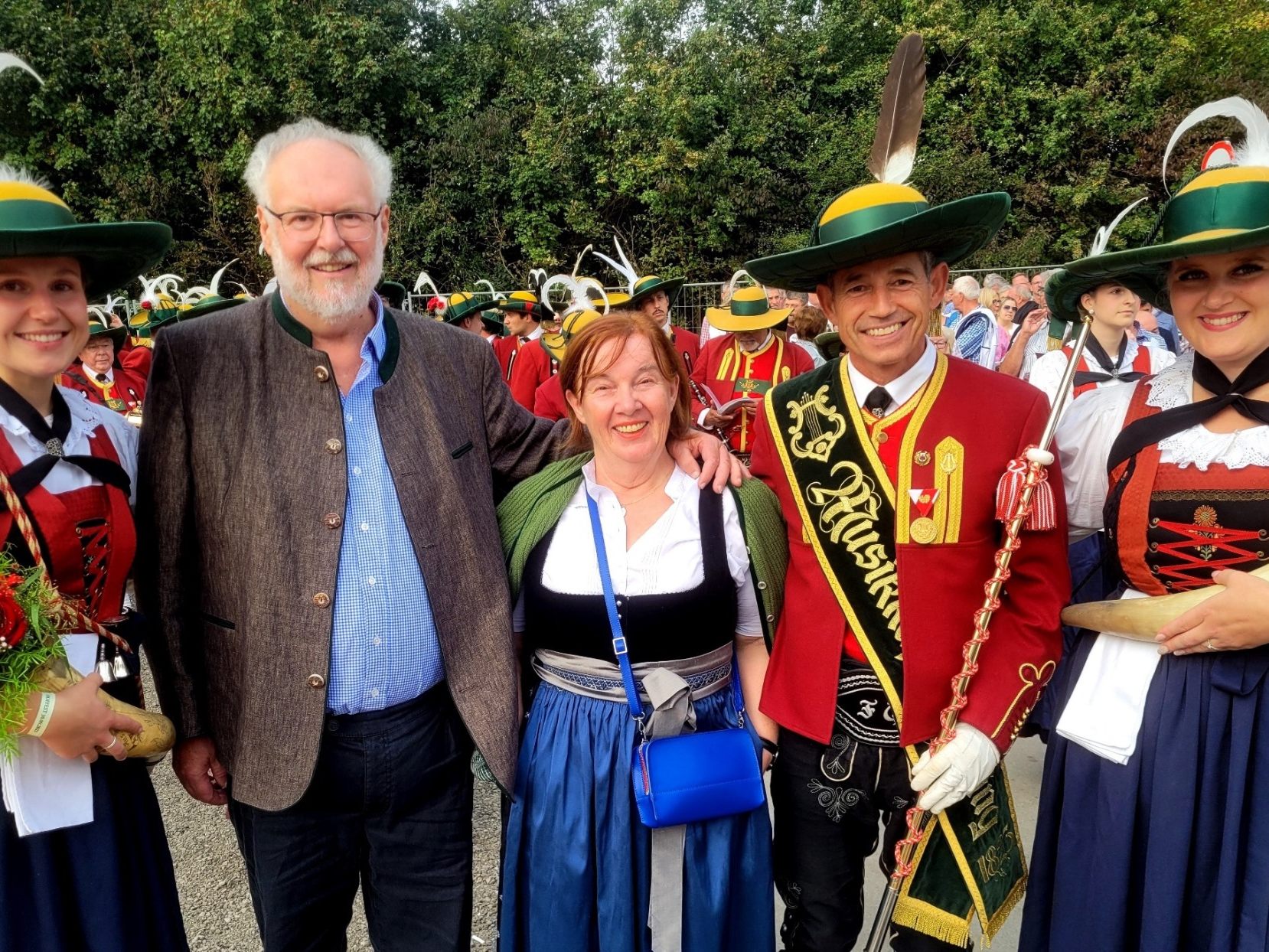 Als Gastgeber präsentiert die Familie Christa und Thomas Prinz samt der ganzen Belegschaft beim traditionellen stimmungsvollen „Hoffest 2025“ tausenden Besuchern den erfolgreichen Betrieb. Alle Informationen zur Veranstaltung auf www.prinz.cc Als Gastgeber präsentiert die Familie Christa und Thomas Prinz samt der ganzen Belegschaft beim traditionellen stimmungsvollen „Hoffest 2025“ tausenden Besuchern den erfolgreichen Betrieb. Alle Informationen zur Veranstaltung auf www.prinz.cc