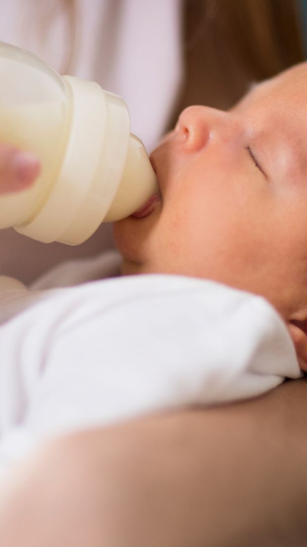 Knapp 80 % aller Babys in Österreich bekommen Säuglingsanfangsnahrung.